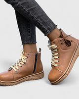 Nyrah | Orthopedic Boots in Hellbraun