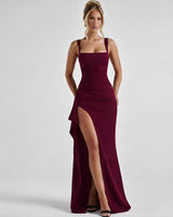 Camille - Elegantes Maxikleid mit Schlitz in Weinrot