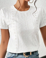 Damen T-Shirt aus Baumwolle mit Stickerei, kurzen Ärmeln und Rundhalsausschnitt - Livia in Weiß
