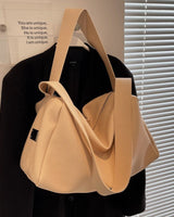 Damen-Tragetasche aus Kunstleder mit großem Fassungsvermögen im lässigen Stil - Andrea in Khaki