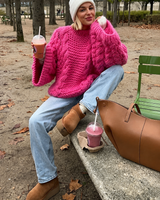 Oversize-Damenpullover mit Zopfmuster, ausgestelltem Ärmel und hohem Kragen – Nerina in Rosa