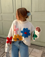 Oversize-Strickpullover mit geprägten Blumen – Artelia in Weiß