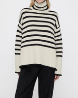Oversize-Pullover für Damen, gestreift, mit Rollkragen und weiten Ärmeln – Leonie in Weiß
