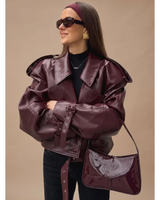 Jolie | Damen Burgund Kunstleder Mantel mit Gürtel in Burgund