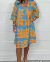 Niva | Glänzendes Frühlings-Midikleid in Orange und Blau