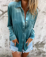 Trendy Samtbluse mit langen Ärmeln - Clara in Hellblau