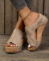 Kassandra | Damen Keilsandaletten mit Nieten in Beige