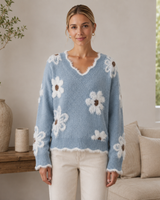 Katharina | Damen Pullover mit großen Blumen in Hellblau