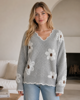 Katharina | Damen Pullover mit großen Blumen in Grau