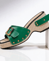 Keilsandalen Damen mit Schnalle und Nieten in Grün