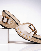 Keilsandalen Damen mit Schnalle und Nieten in Weiß