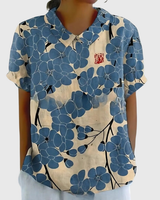 Kurzärmelige Damenbluse mit Blumenmuster und Bubikragen in Dusty Blue