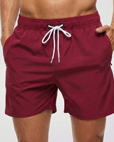 Kurze Herren-Badeshorts mit Kontrastbund in Wine
