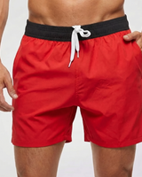 Kurze Herren-Badeshorts mit Kontrastbund in Rot