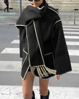 Kurze Wickeljacke mit Schalkragen in Schwarz