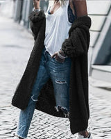 Lange Strickjacke mit Knopfverschluss und aufgesetzten Taschen in Schwarz