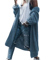 Lange Strickjacke mit Knopfverschluss und aufgesetzten Taschen in Blau