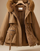 Leonie | Damen Winterjacke mit Fell, Kapuze, Taschen und Parka Stil in Braun