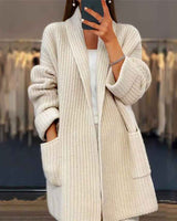 Lockere Strickjacke im Longcut in Beige