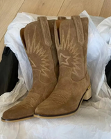 Lorena | Damen Orthopädische Wildleder Stiefel mit Stickerei und Western Design in Braun