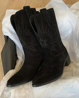 Lorena | Damen Orthopädische Wildleder Stiefel mit Stickerei und Western Design in Schwarz