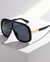 LumaVex - Sonnenbrille Im Shield Stil Mit Breit Getönten Gläsern in Schwarz