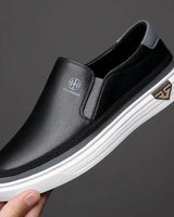 Jonas | Der Whitman Slip-On in Schwarz