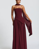 Rynellea - Elegantes trägerloses Abendkleid in Burgunder