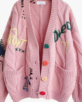 Maren | Damen Strickjacke mit Buchstaben und Knöpfen in Rosa