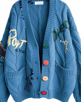 Maren | Damen Strickjacke mit Buchstaben und Knöpfen in Blau
