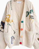 Maren | Damen Strickjacke mit Buchstaben und Knöpfen in Beige