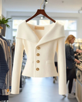 Mathea | Damen Strickjacke mit Revers und Knöpfen in Weiß