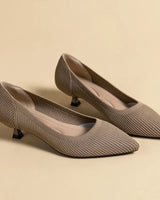 Solvei | Damen Kitten Heel Pumps Spitze Zehenpartie in Khaki