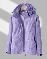 Miriam | Damen Wasserdichte Regenjacke mit Kapuze, Langer Schnitt und Muster Optik in Lila