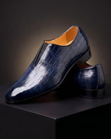 Amphon – Loafer mit Krokodilprägung und Slip-On-Passform in Blau