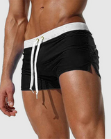 Niklas | Herren Kurze Slim Fit Badeshorts in Schwarz