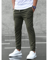 Niklas | Herren Schmale Jogger Chino Hose mit Kordelzug in Grün