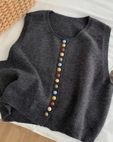 Ottilie | Damen Strickweste mit Farbigen Knöpfen in Grau