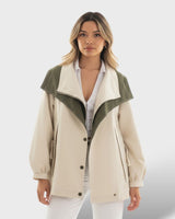 Oversized Kapuzenjacke mit Reverskragen in Weiß