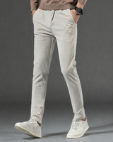 Herren-Cordhose mit Bundfalten und Seitentaschen – Corvin in Weiß