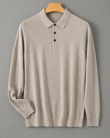 Herren-Polohemd mit langen Ärmeln, feinem Strick und geknöpftem Kragen – Aksel in Beige