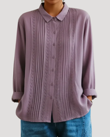 Romy | Damen Plissee Langarm Bluse mit Spitzendetails in Lila