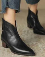 Safiya | Damen Orthopädische Stiefeletten mit Reißverschluss und spitzer Form in Schwarz