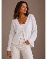 Saphira | Damen Strickjacke mit V Ausschnitt und Einem Knopf in Weiß