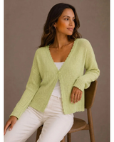 Saphira | Damen Strickjacke mit V Ausschnitt und Einem Knopf in Grün