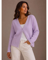 Saphira | Damen Strickjacke mit V Ausschnitt und Einem Knopf in Lila