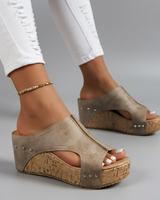Layen – Sandalen Mit Keilabsatz in Beige