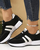 Sneaker Damen Mit Streifendetail in Schwarz