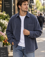 Herren-Cordhemd in weitem Schnitt mit Brusttasche – Mads in Blau