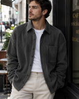 Herren-Cordhemd in weitem Schnitt mit Brusttasche – Mads in Grau